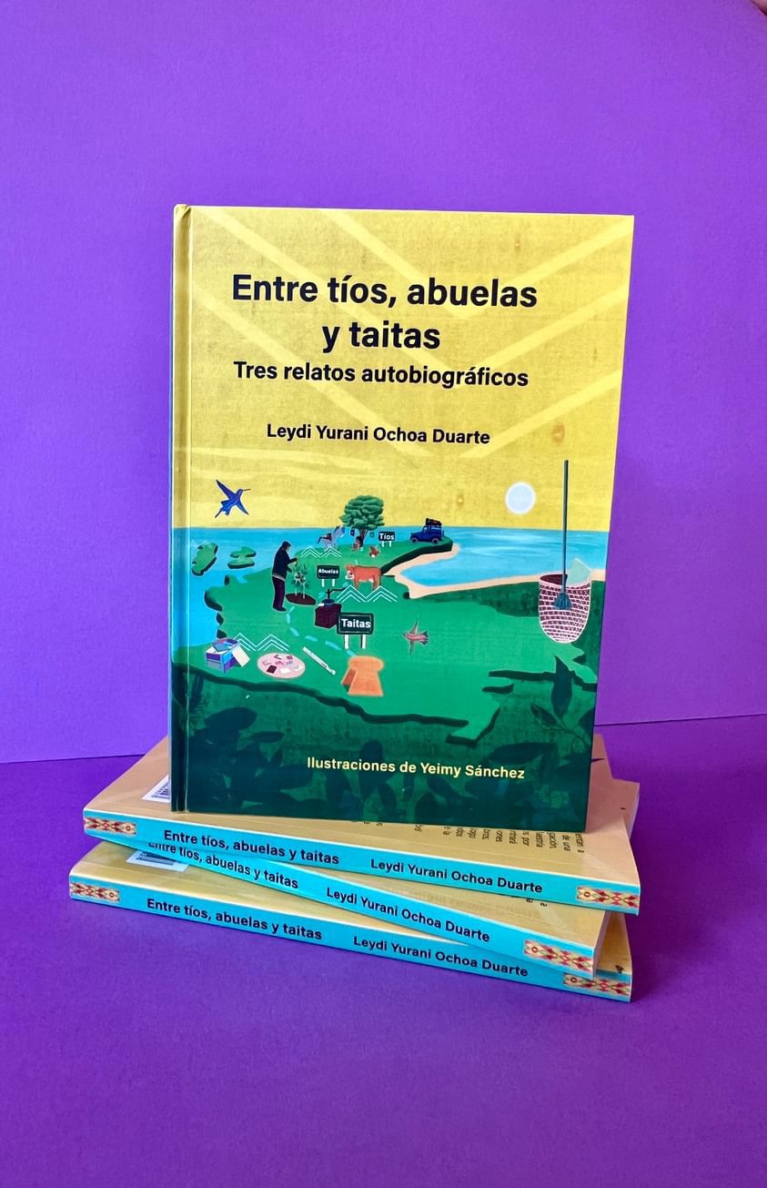 Entre tíos, abuelas y taitas. Tres relatos autobiográficos. Tapa Dura.